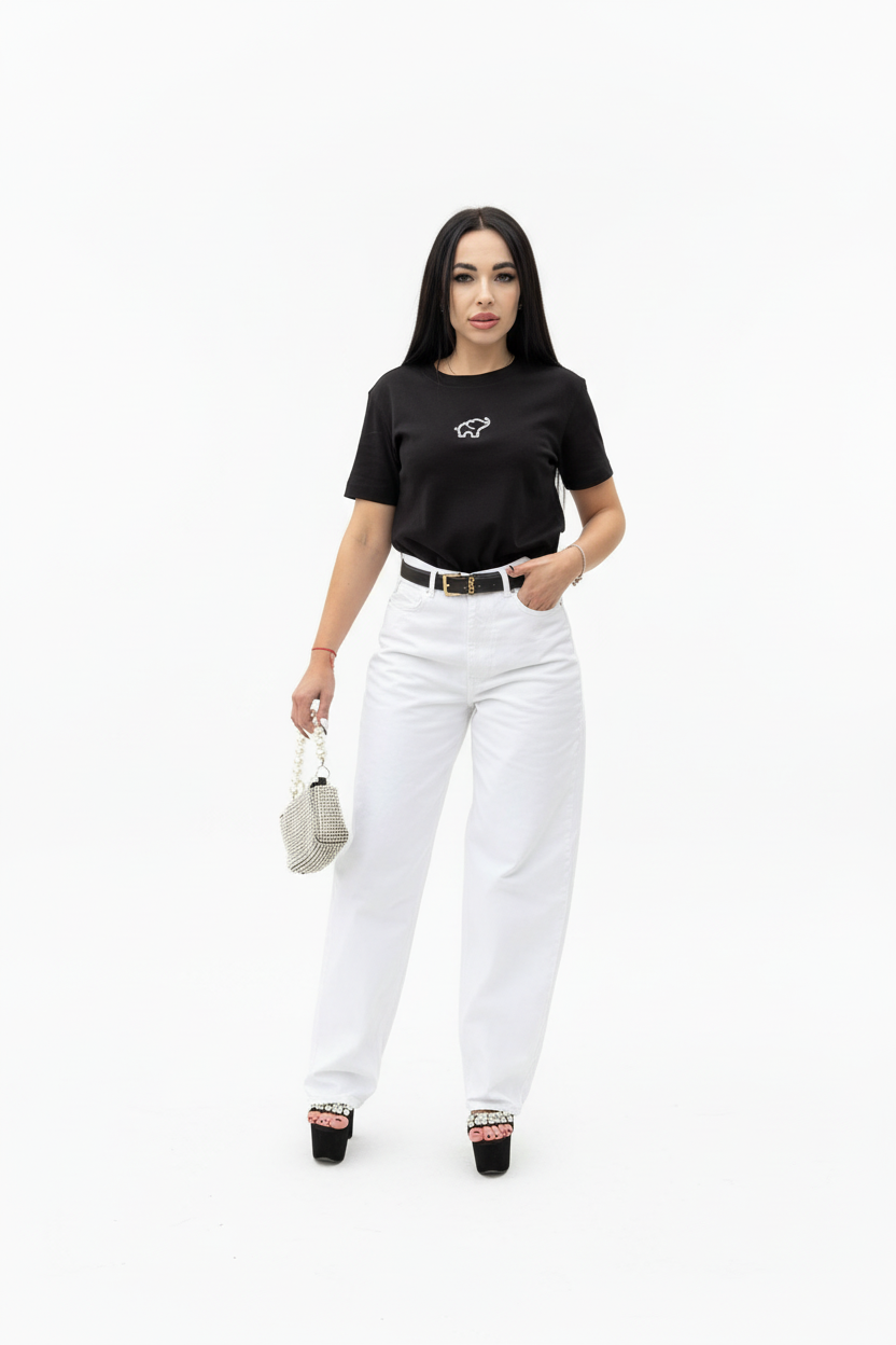 Рекламне фото білих джинсів