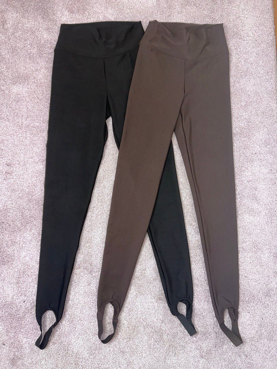 Elegantní legíny se třmenem (stirrup)