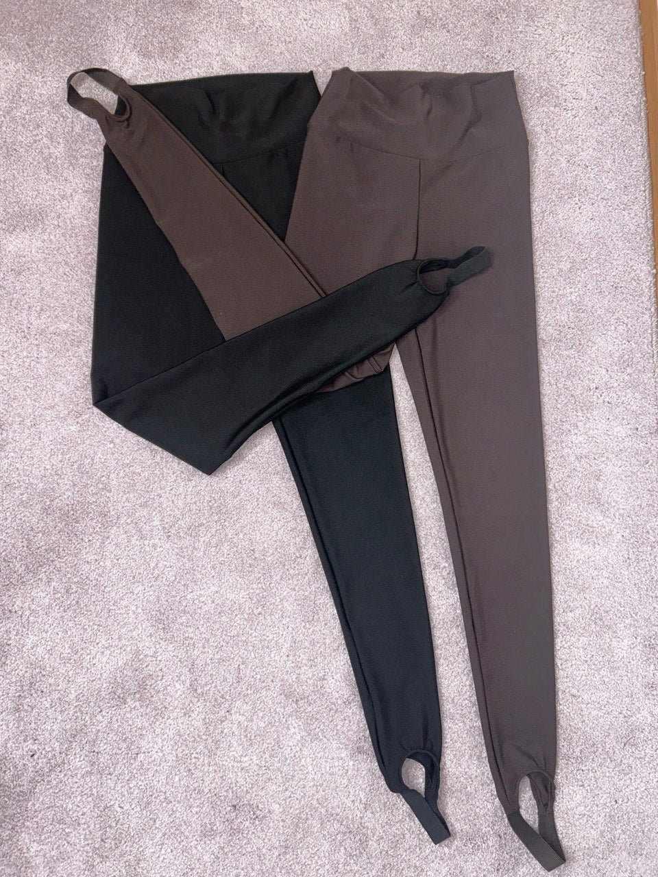 Elegantní legíny se třmenem (stirrup)